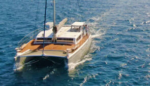 07. Γύρος Αντιπάρου & Δεσποτικό με Kαταμαράν ή Motor Yacht (online booking)