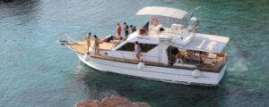 Round of Antiparos & Despotiko on a catamaran